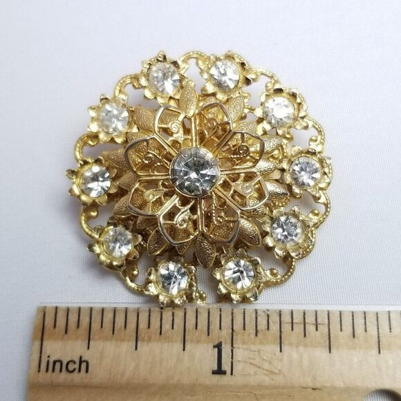 Vintage Rhinestone and Gold Tone Filigree Round Brooch, Floral Radiant Shape - Picture 4 of 6